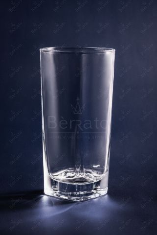 تصویر لیوان بلند المپیک مدل LXY4012 با پایه چهارگوش و بدنه فوق‌شفاف بر روی پس‌زمینه تیره.
