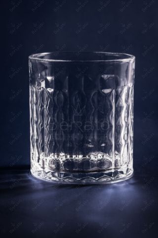 نمای روبرو از نیم لیوان الماس مدل LXZS0627-2 با بدنه بافت‌دار و درخشش نقطه‌ای نور بر روی پس‌زمینه تیره.