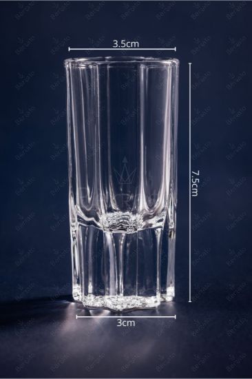 شات شیشه‌ای کوچک مدل LXY1515 با شیارهای عمودی منظم و بدنه فوق شفاف بر روی پس‌زمینه تیره، مناسب برای سرو اسپرسو.
