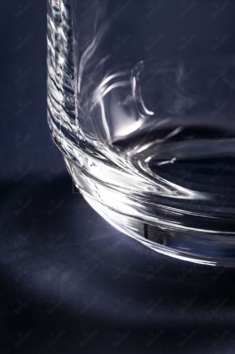 ماگ بلور شفاف مدل LXZB54 با طراحی مینیمال و دسته ارگونومیک، دارای ابعاد استاندارد بر روی پس‌زمینه تیره.