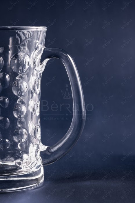 ماگ بلور بلند با بافت برجسته حبابی کد LXZB17-1 و ابعاد فنی بر روی پس‌زمینه تیره.