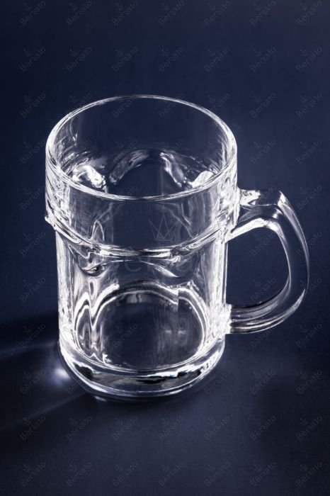 ماگ بلور شفاف مدل LXZB59 با طراحی نوار موج‌دار و نمایش ابعاد فنی.