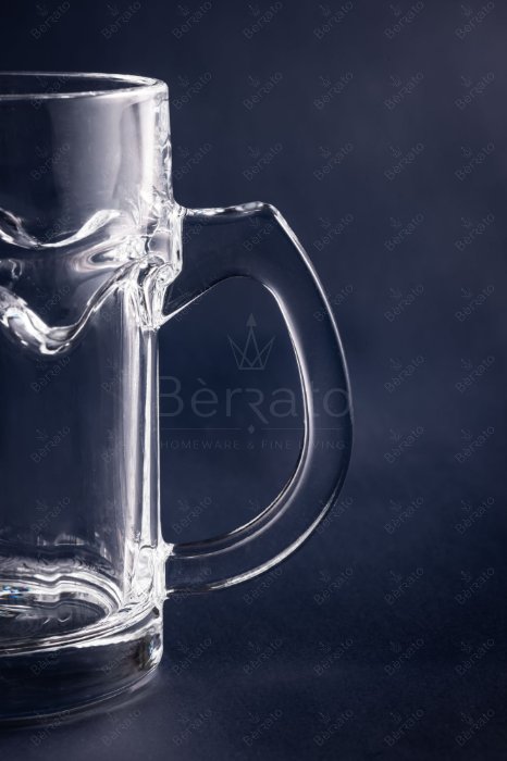 ماگ بلور شفاف مدل LXZB59 با طراحی نوار موج‌دار و نمایش ابعاد فنی.