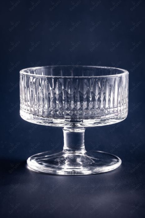 بستنی‌خوری بلور پایه دار کد SMIC656B با بدنه تراش‌خورده و ارتفاع ۷.۵ سانتی‌متر.