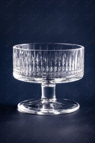 بستنی‌خوری بلور پایه دار کد SMIC656B با بدنه تراش‌خورده و ارتفاع ۷.۵ سانتی‌متر.