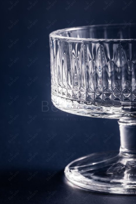 بستنی‌خوری بلور پایه دار کد SMIC656B با بدنه تراش‌خورده و ارتفاع ۷.۵ سانتی‌متر.