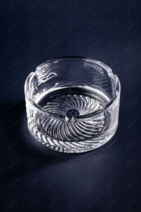 زیرسیگاری بلور شفاف با کفی تراش‌خورده خورشیدی کد LXYG7507-1.