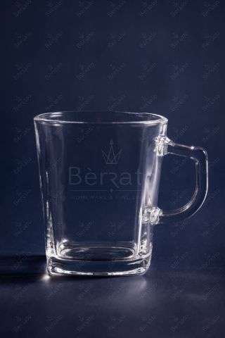ماگ بلور مدل کار LXYZB68 با طراحی بدنه مینیمال و دسته ارگونومیک مستحکم بر روی زمینه تیره.