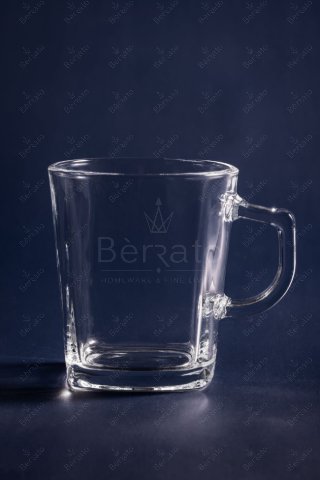ماگ بلور مدل کار LXYZB68 با طراحی بدنه مینیمال و دسته ارگونومیک مستحکم بر روی زمینه تیره.