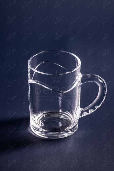 ماگ مورا مدل VR-M110 با بدنه شفاف و دسته خاص خوش‌تراش به همراه ابعاد مشخص.