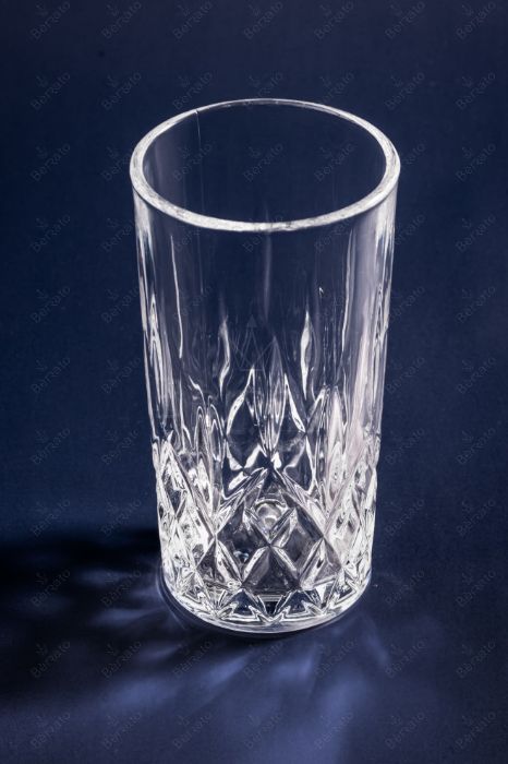 لیوان کریستالین سزار کد LXYZS3301 با طراحی بدنه الماس‌گون و ارتفاع ۱۴ سانتی‌متر.
