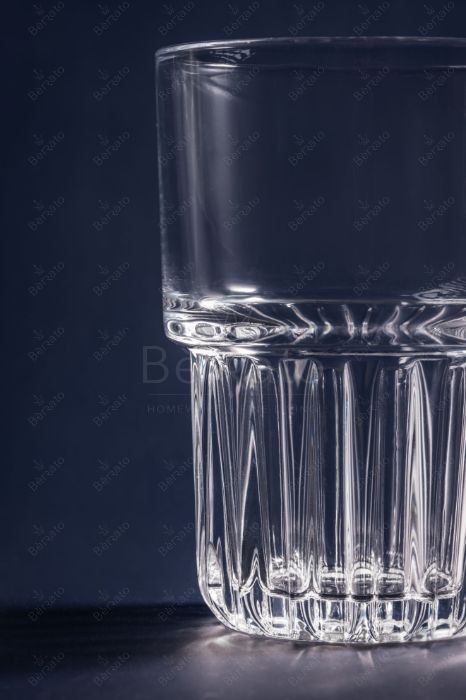 لیوان کریستالین مدل LXY5015-2 با طراحی بلند و بدنه شیاردار در قسمت پایین، ارتفاع ۱۱.۵ سانتی‌متر.
