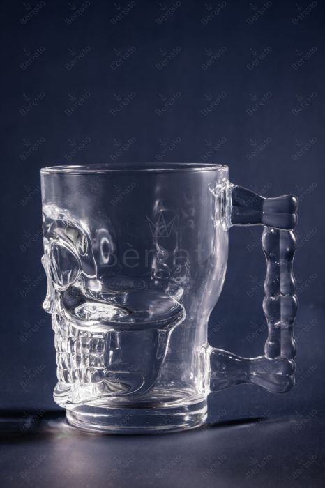 بشکه آبجوخوری کریستالین مدل LXZB53 با طرح سه‌بعدی جمجمه و دسته ارگونومیک، ارتفاع ۱۲.۵ سانتی‌متر.