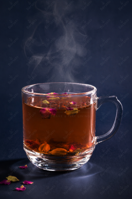 ماگ بلور شفاف مدل LXZB54 با طراحی مینیمال و دسته ارگونومیک، دارای ابعاد استاندارد بر روی پس‌زمینه تیره.