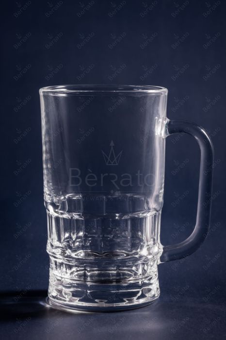 نمای نزدیک دسته ارگونومیک و بدنه شفاف لیوان کریستالین لانگ شو LXZB16