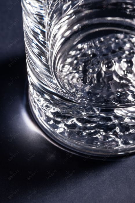 نمای نزدیک بدنه و تراش برجسته لیوان کریستالین لانگ شو LXY1007-3